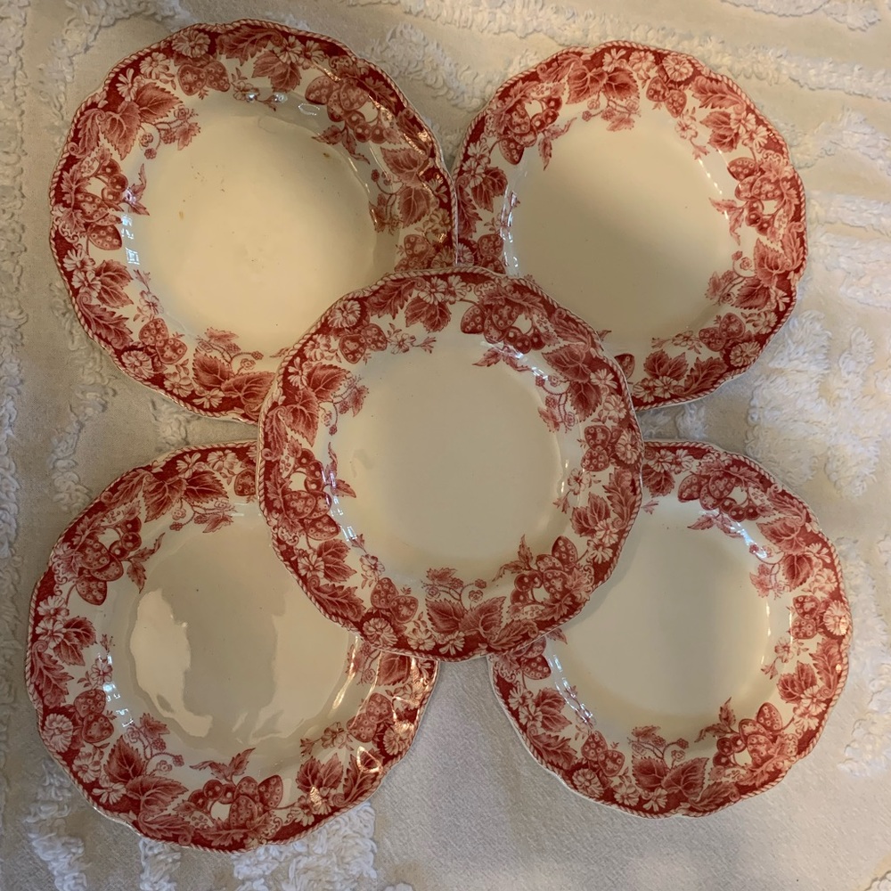 Set of 5 6in Johnson bros strawberry fair ironstone plates- preloved